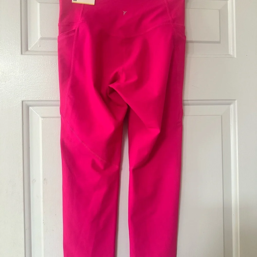 Flamingo Hot Pink Powersoft High-Rise Crop‎ NWT! Size medium.